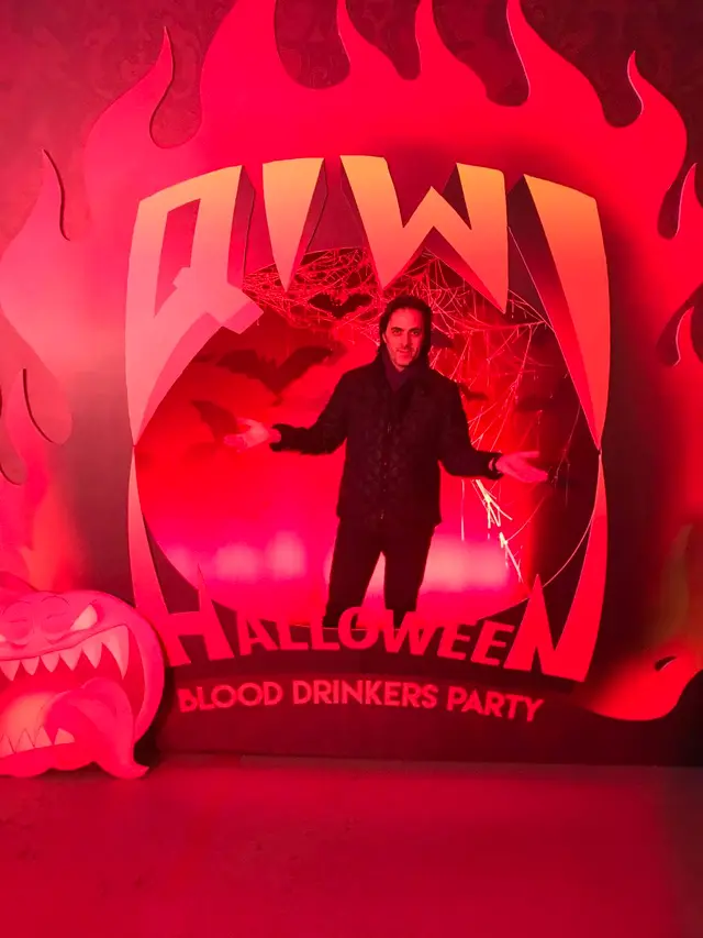 Фотозона QIWI Halloween с гостем