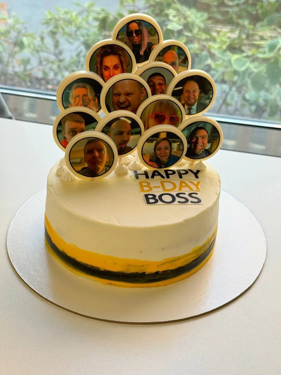 Торт «Happy B-day Boss» с фото коллег