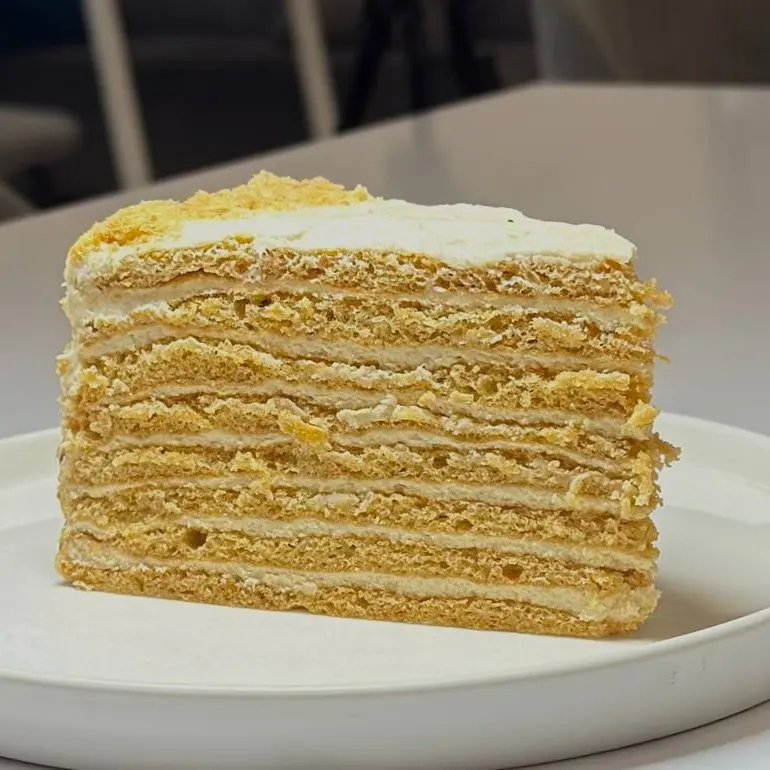 Кусочек торта «Карамельная девочка»