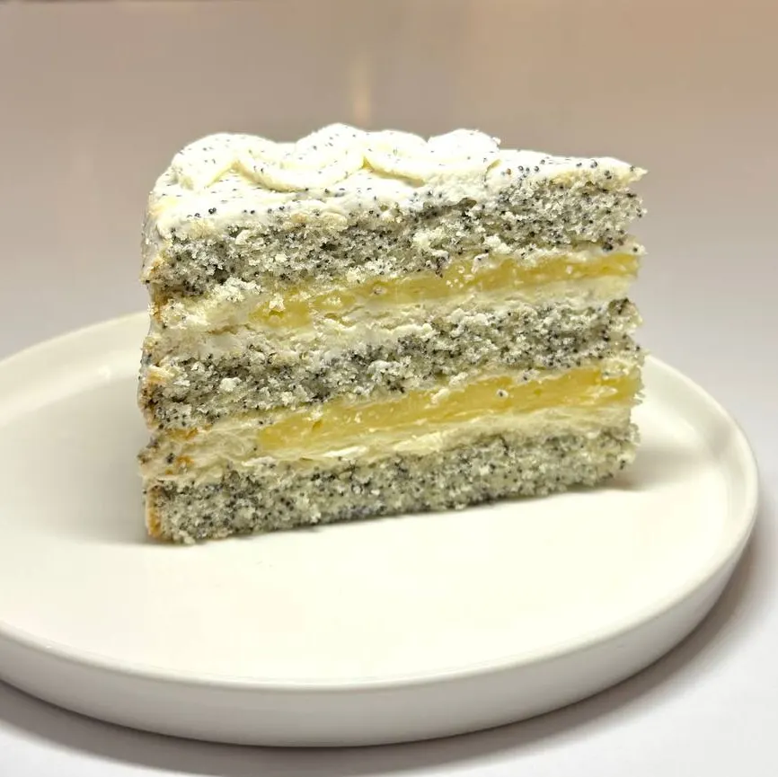 Кусочек торта Маковый с апельсиновым курдом