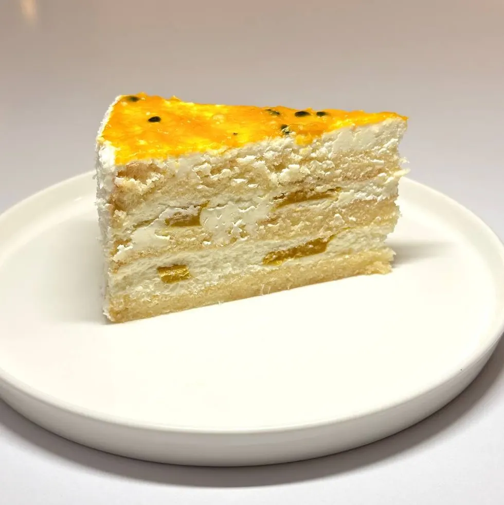 Кусочек торта «Манго — маракуйя»